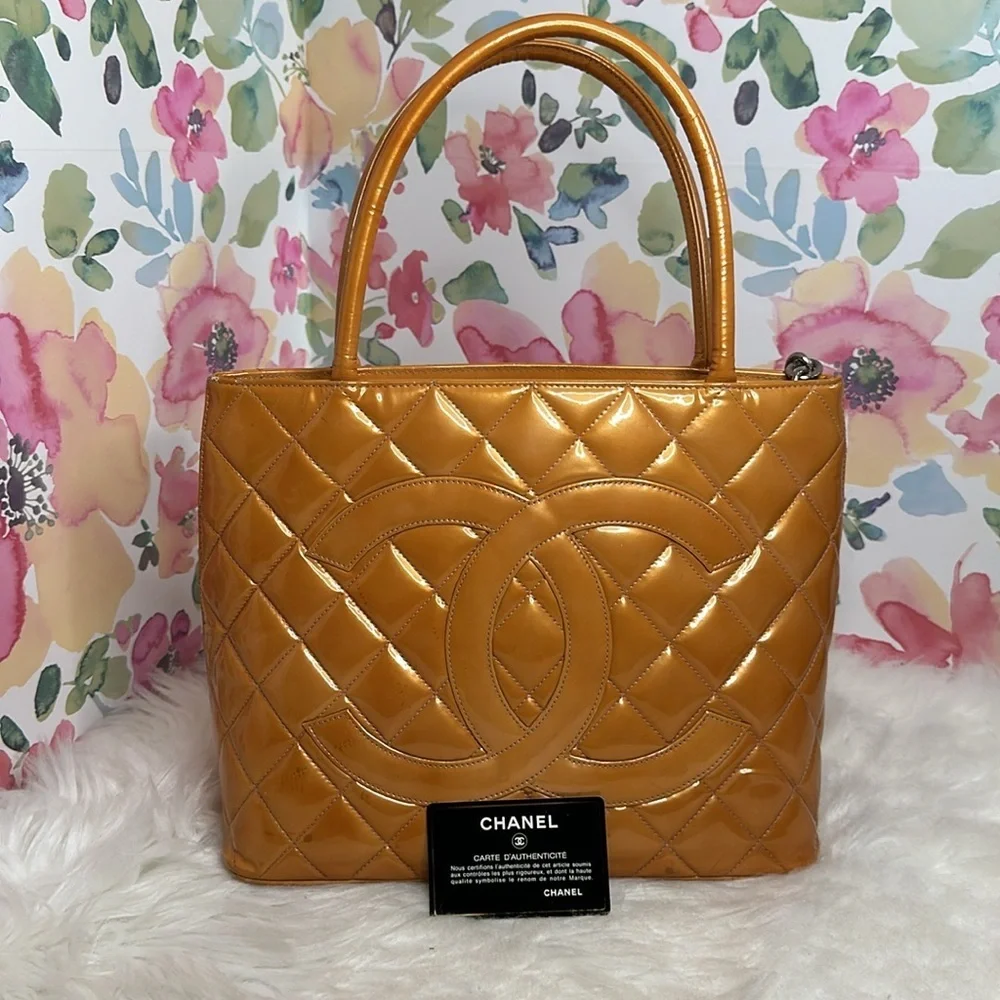 💯Authentic Chanel Medallion PM Size🍀